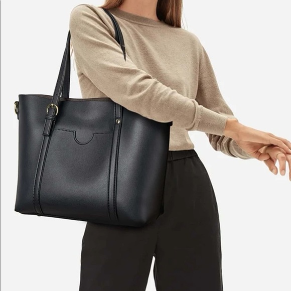 Black medium shoulder bag. - Picture 5 of 12